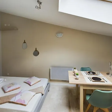 Le Cocoon Romillon Apartman *